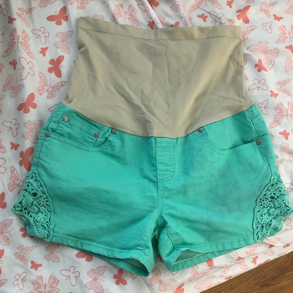 💓 Super cute mint green maternity shorts 💓